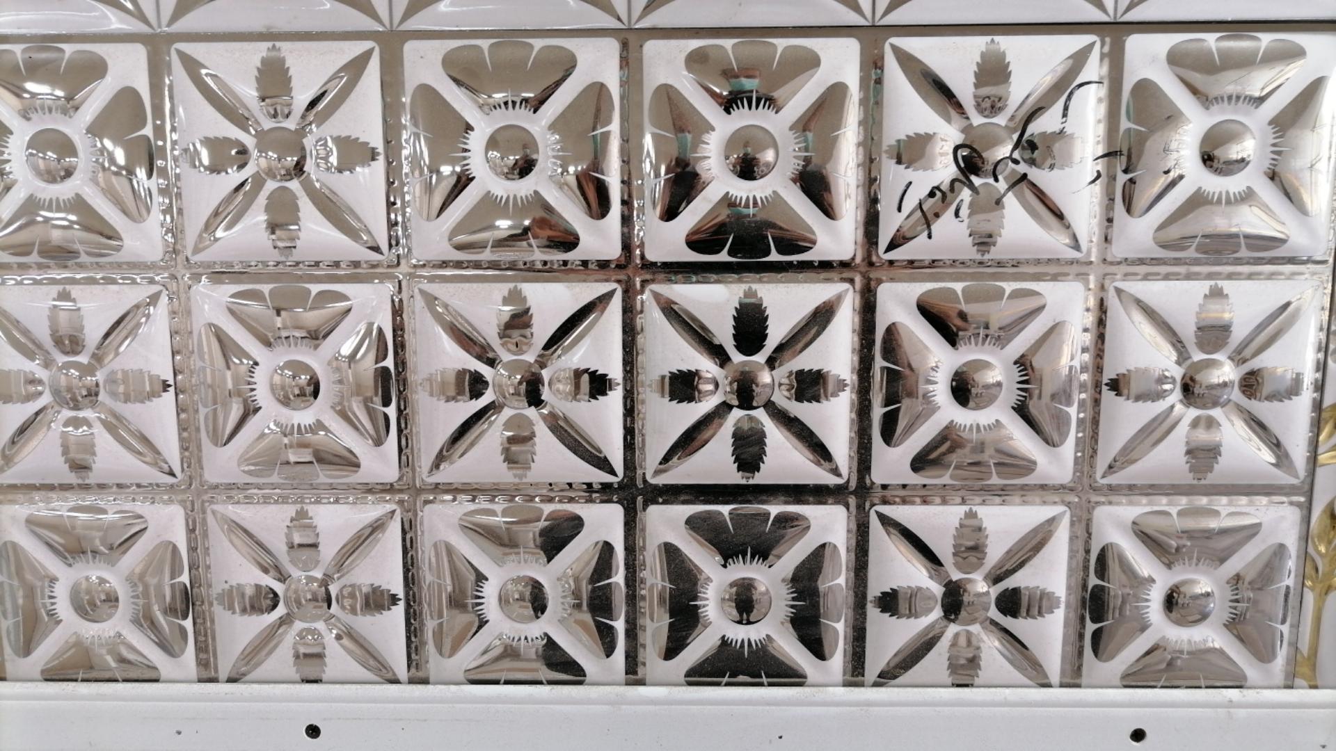 عکس انبار کاشی وسرامیک