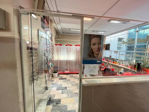 عکس عینک فروشی عمار