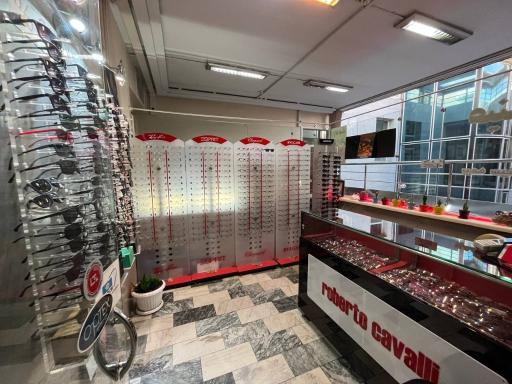 عکس عینک فروشی عمار