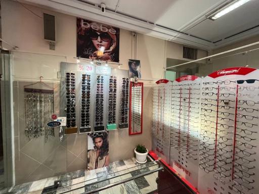 عکس عینک فروشی عمار