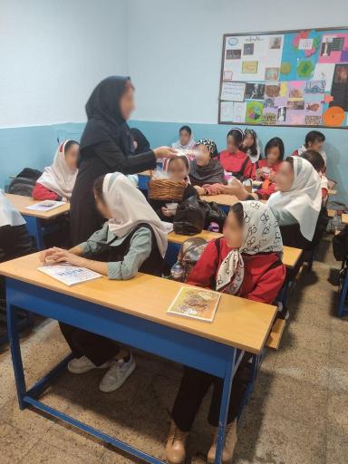 عکس مدرسه لاله های انقلاب