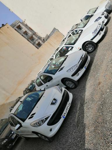 عکس نمایشگاه اتومبیل صفرکیلومتر پارسا