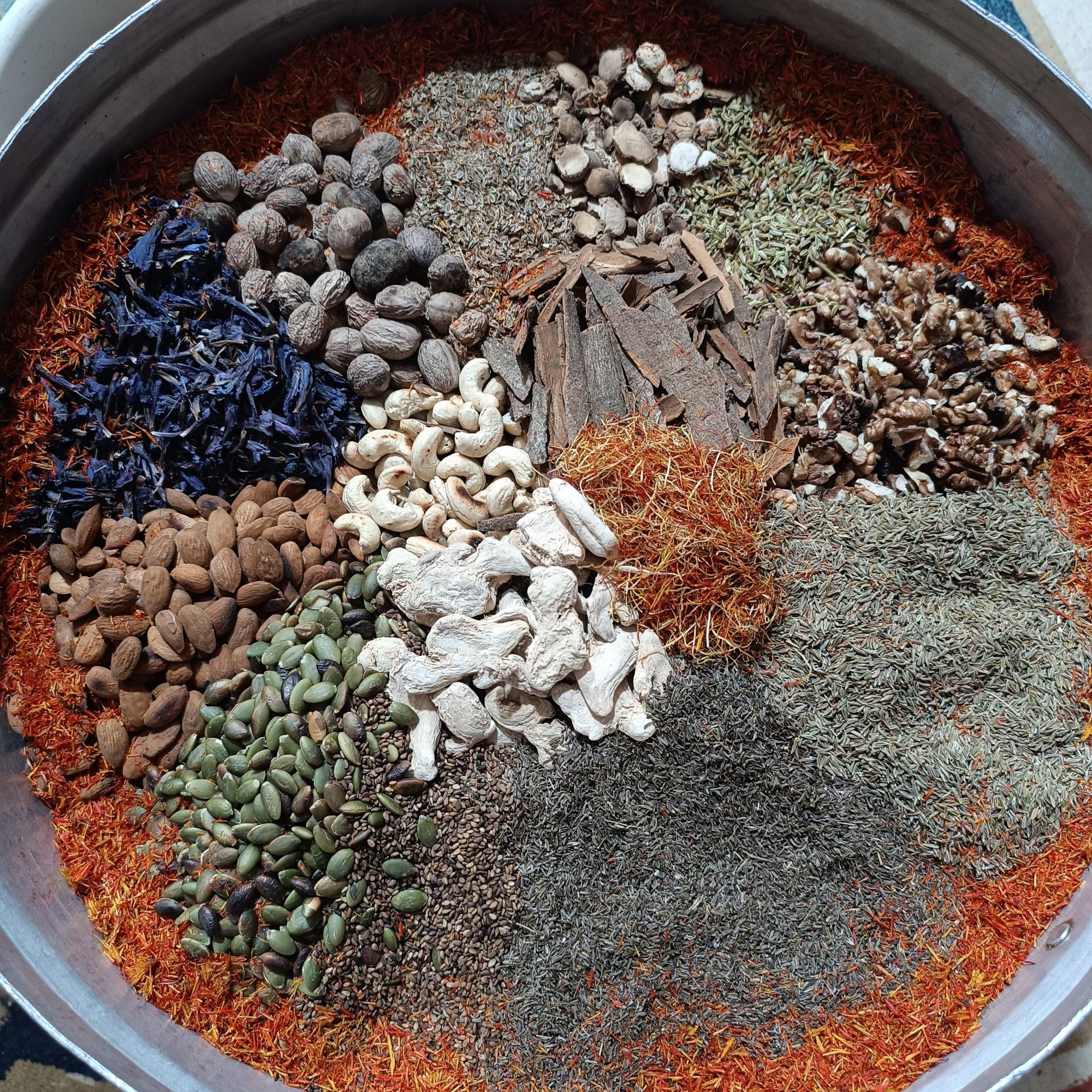 عکس عطاری سلامتکده سادات 