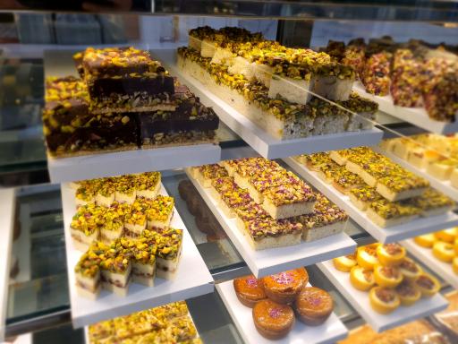 عکس قنادی بزرگ وی‌آی‌پی