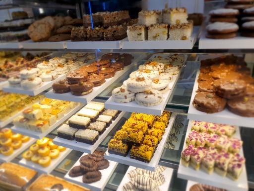 عکس قنادی بزرگ وی‌آی‌پی