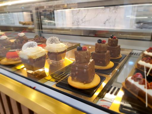 عکس قنادی بزرگ وی‌آی‌پی