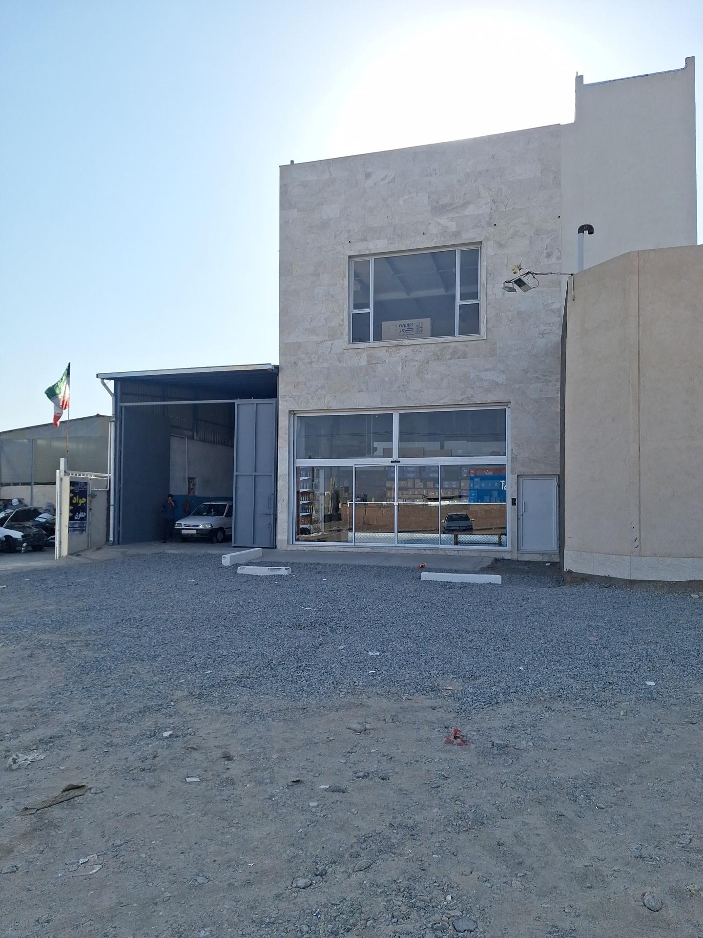 عکس انبار مرکزی قطعات خودرو توکلی