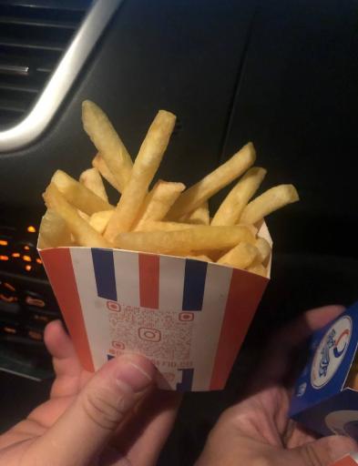 عکس رستوران زنجیره‌ای قلب سفید