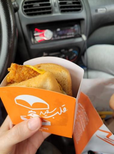 عکس رستوران زنجیره‌ای قلب سفید