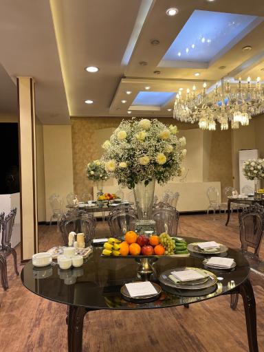 تالار پذیرایی فرش قرمز