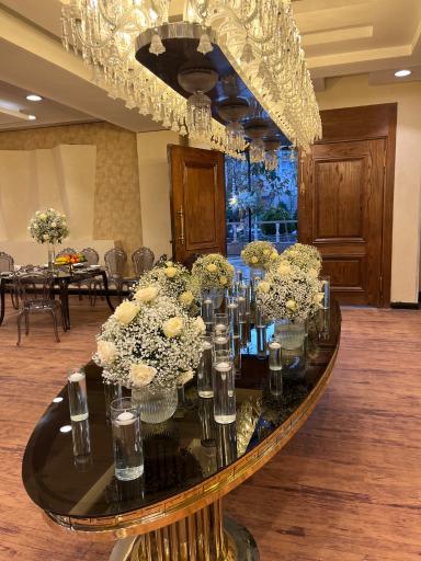 عکس تالار پذیرایی فرش قرمز