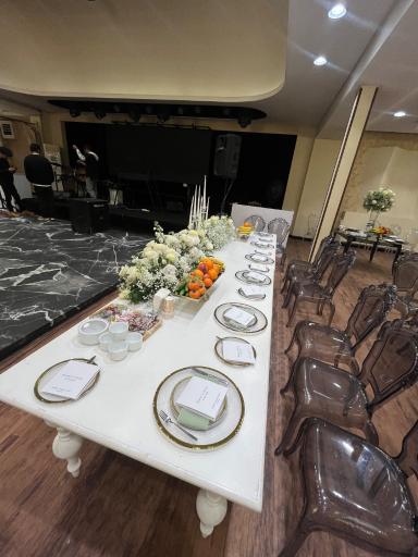 تالار پذیرایی فرش قرمز