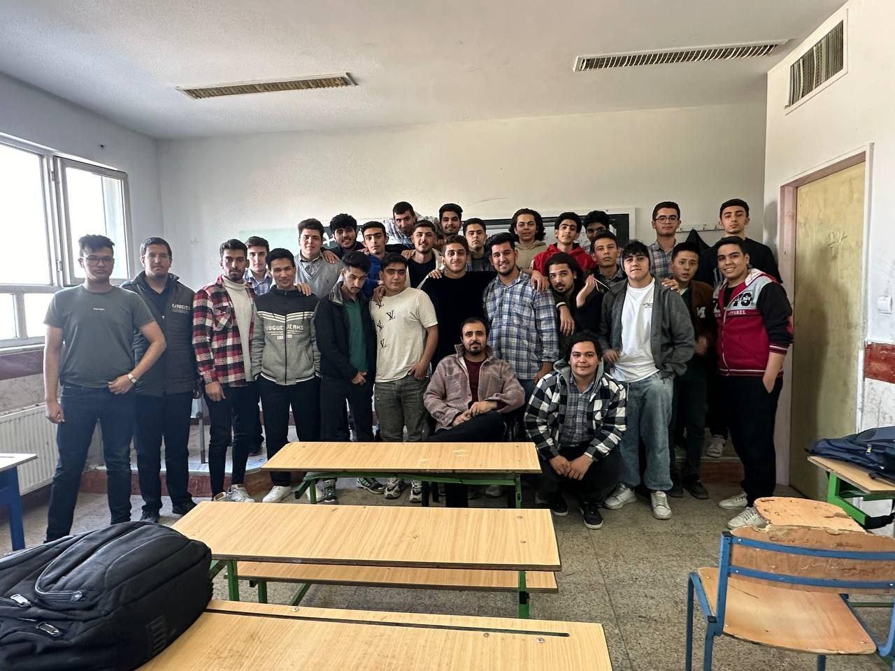 عکس دبیرستان سرداران شهید