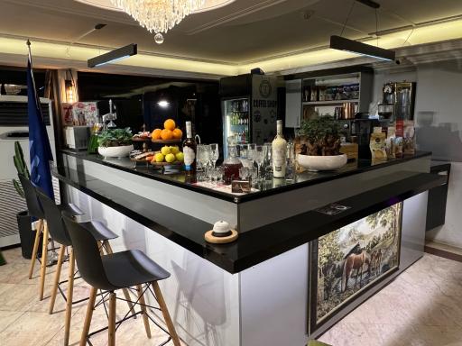 عکس کافی شاپ و صبحانه نارون