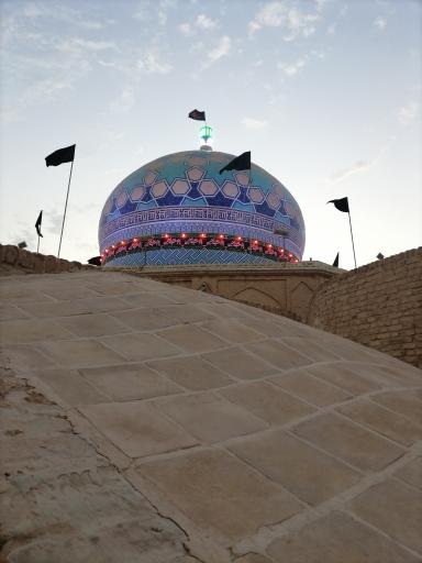 عکس تیمچه(بازار)و امامزاده عبدالله شهربافق