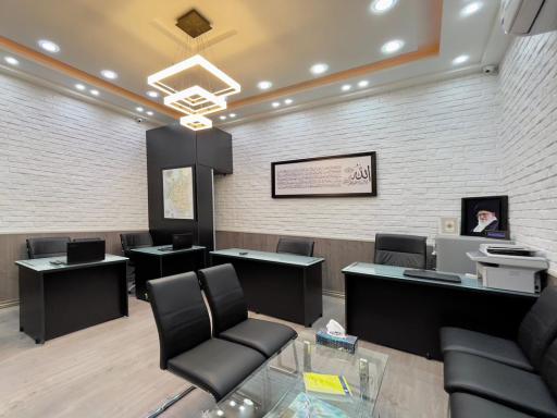عکس مشاورین املاک گندم