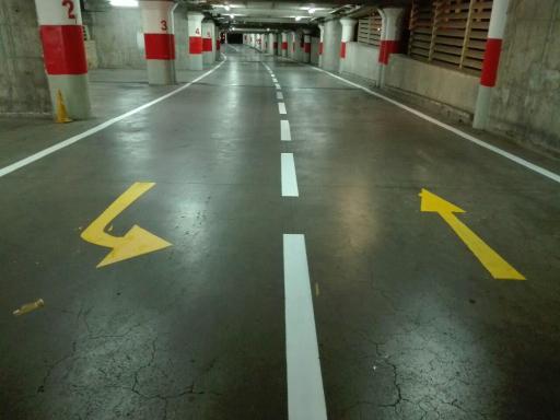 عکس پارکینگ برج میلاد