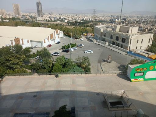 عکس پارکینگ برج میلاد