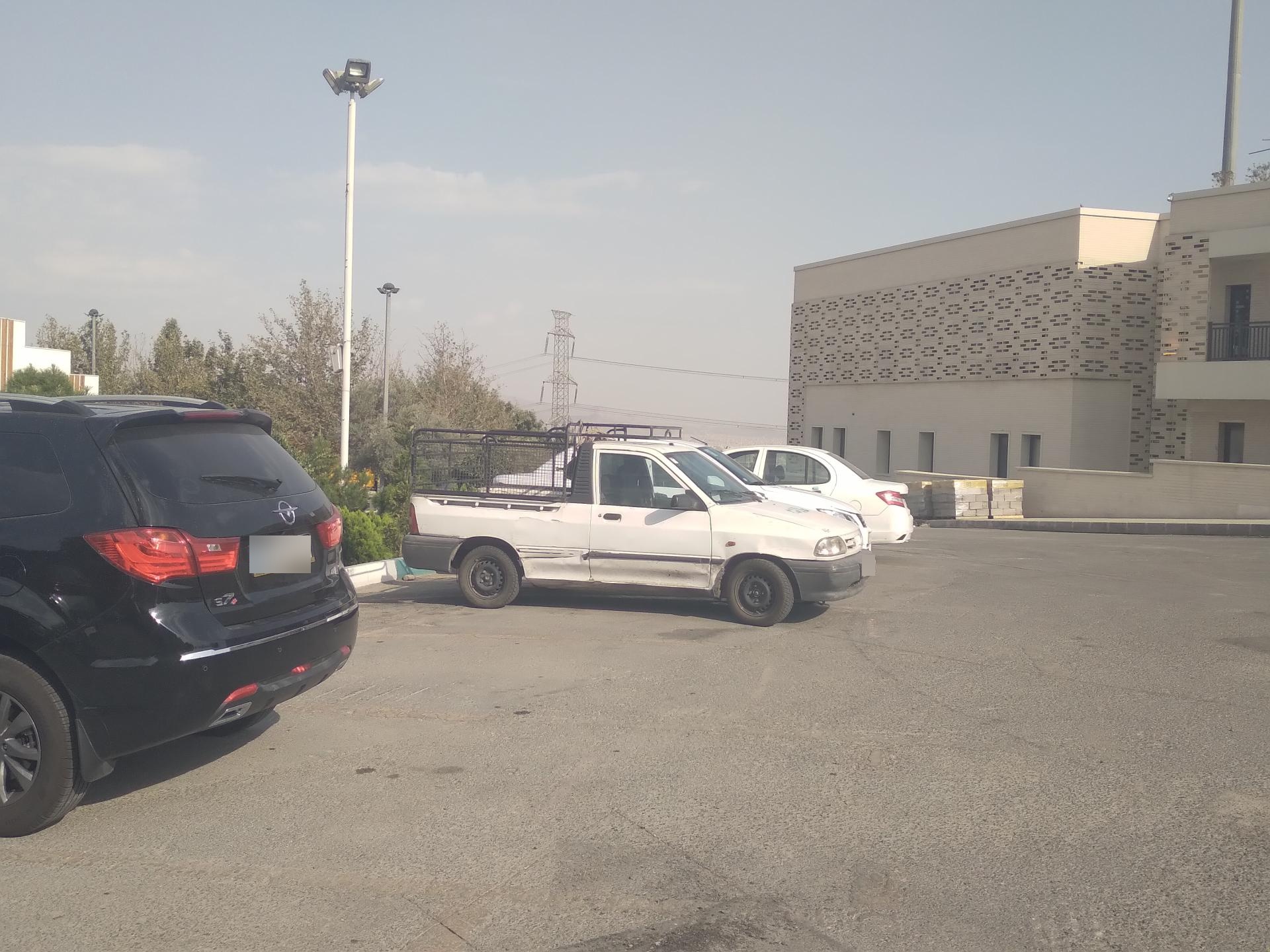 عکس پارکینگ برج میلاد