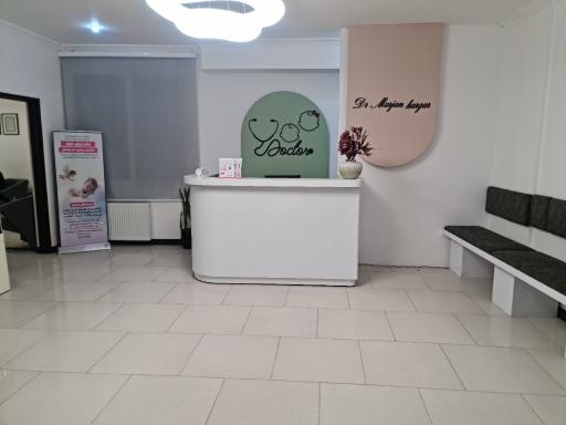 عکس  دکتر مرجان کارگر متخصص اطفال
