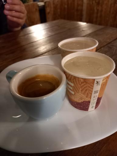 عکس کافه فست فود کیندر