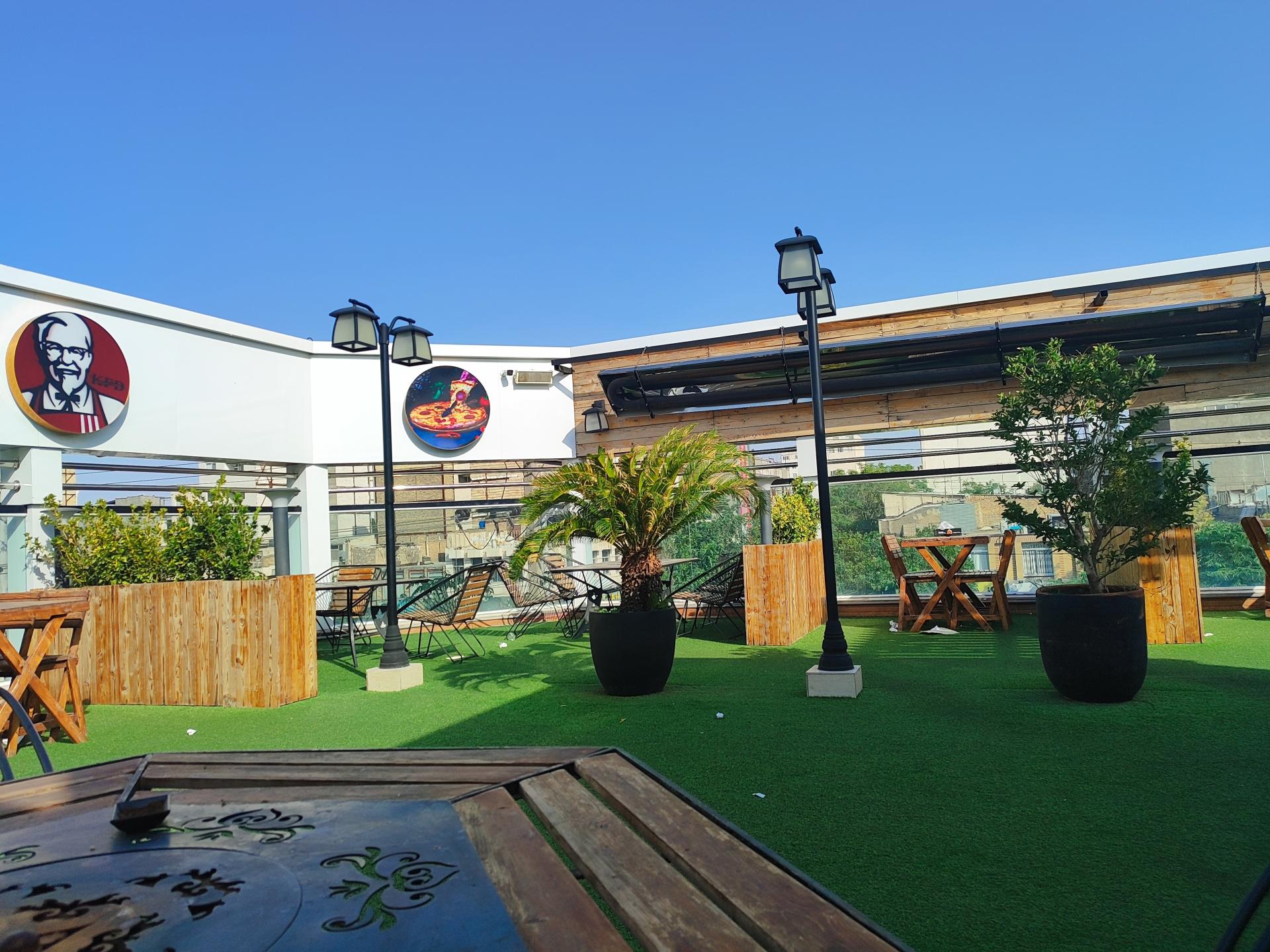 عکس کافه فست فود کیندر