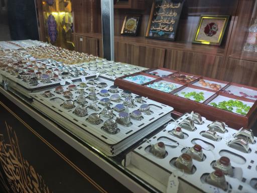 عکس فروشگاه عرضه متبرکات آستان قدس