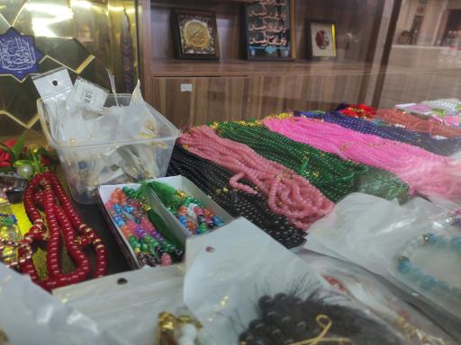 عکس فروشگاه عرضه متبرکات آستان قدس