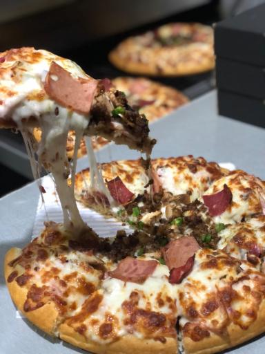 عکس پیتزا خورشید