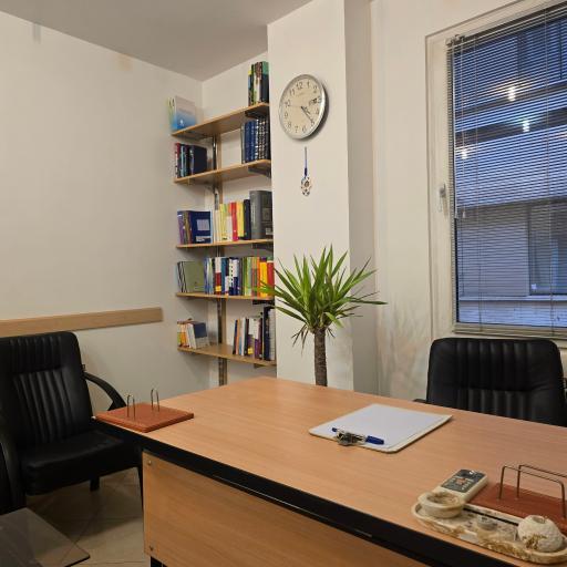 عکس دفتر وکالت مهشید شریفات