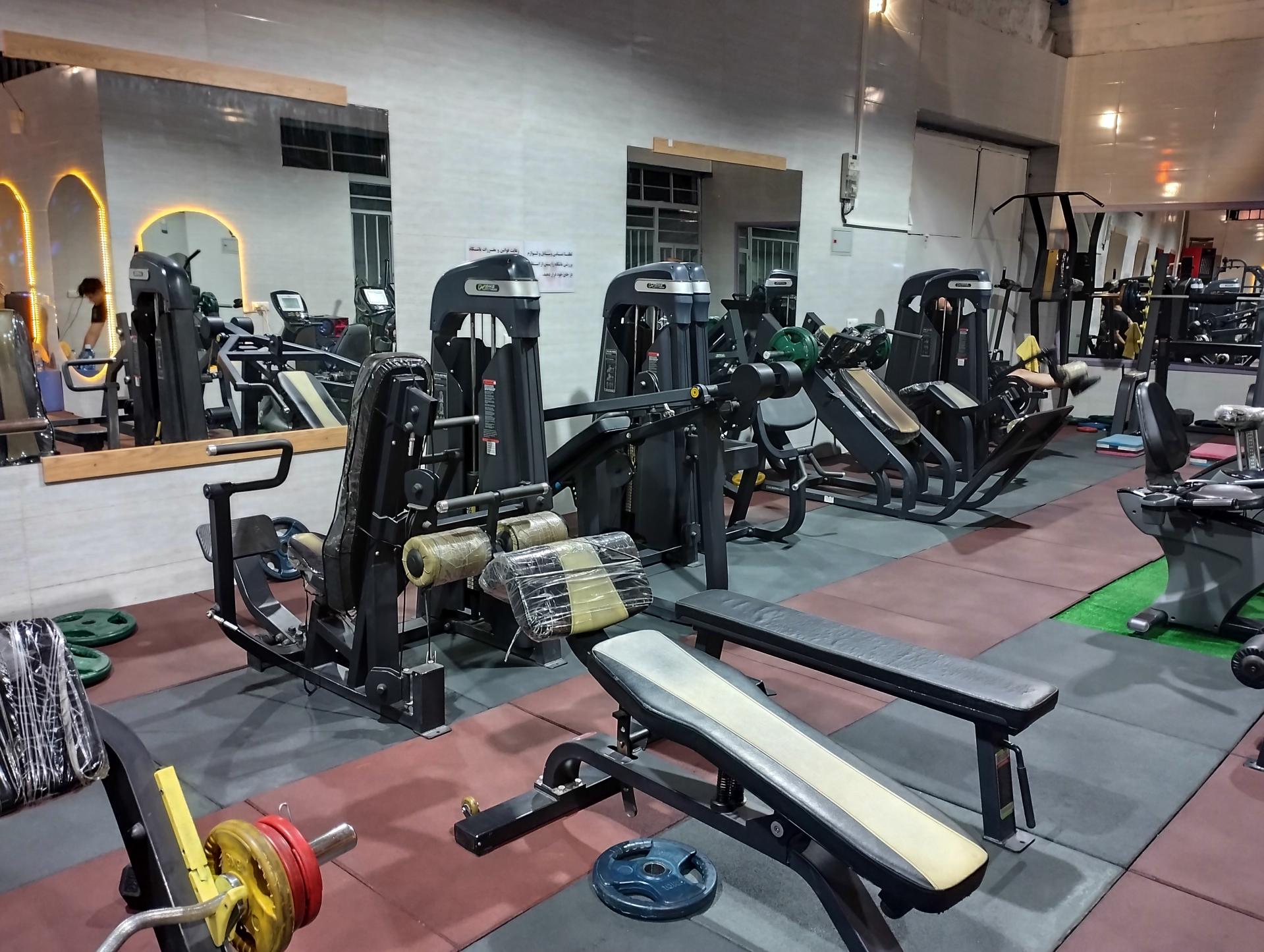 عکس باشگاه بدن سازی آرارات