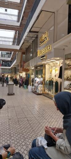دنیای شومیز و تونیک کِنِشکا