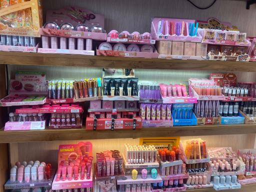 عکس آرایشی و عطر مریدا 2