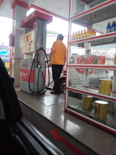 عکس پمپ بنزین نیکان