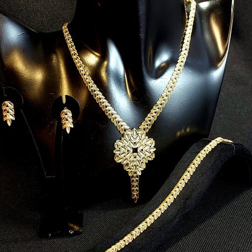 عکس گالری طلا و جواهرات زرنار