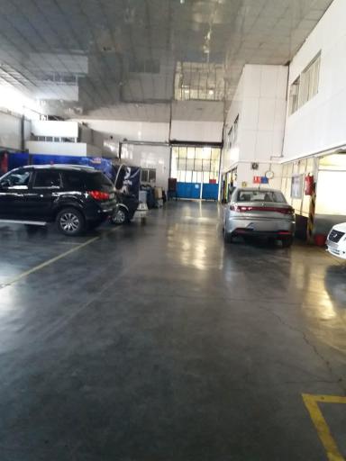 عکس نمایندگی ایران خودرو سرافراز