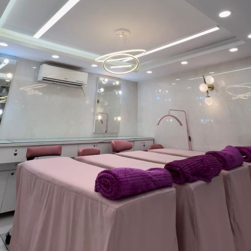 عکس سالن زیبایی عروسان چهره آذین