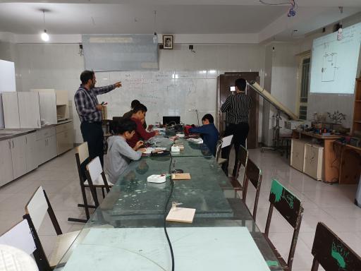 عکس آموزشگاه الکترونیک و رباتیک نور علی نور