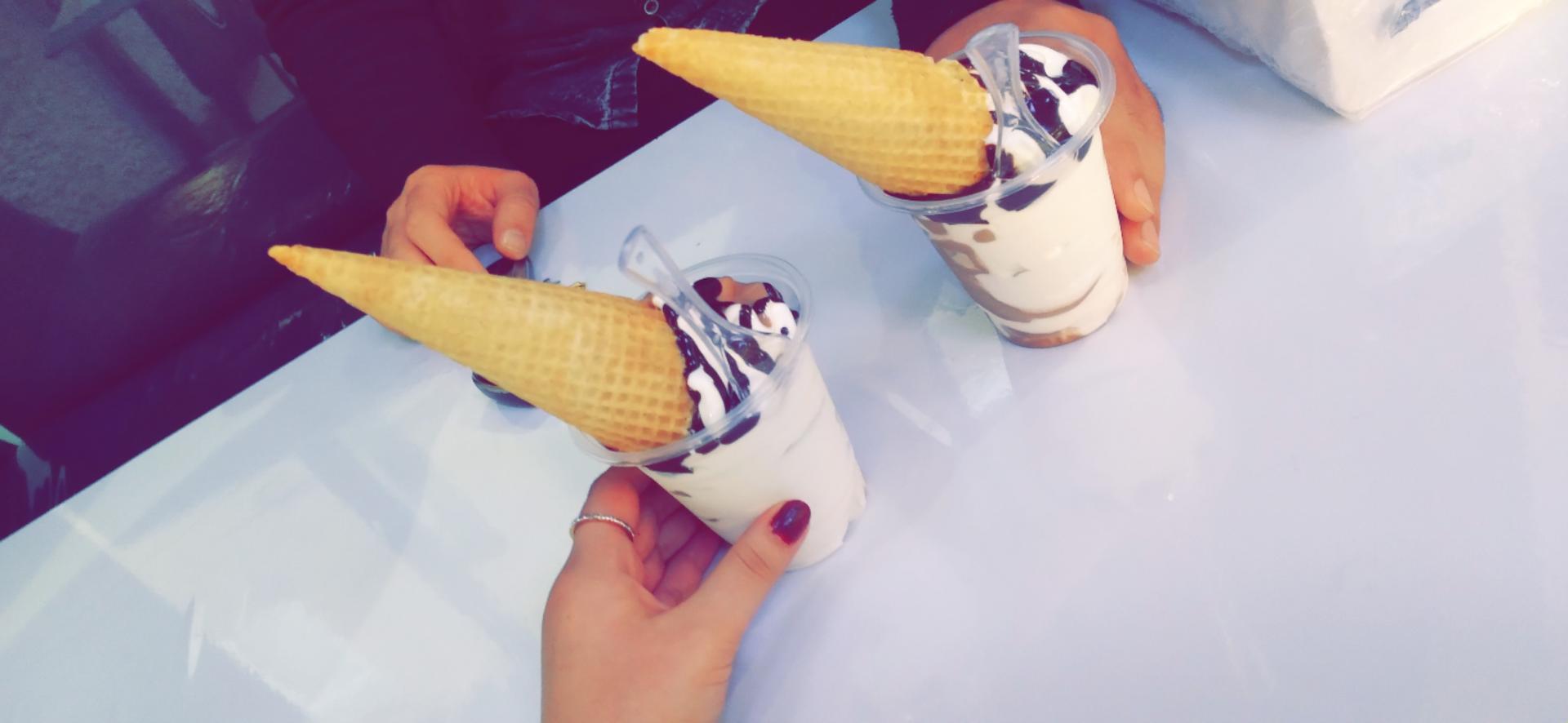 عکس کافه بستنی تسنیم