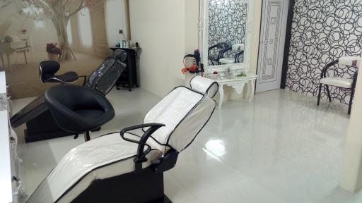 عکس آرایشگاه زنانه پیانو