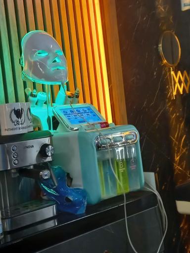 آرایشگاه و پیرایش پایتخت