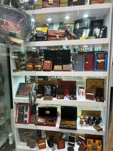 عکس فروشگاه چرمینه