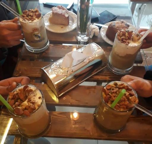 عکس آبمیوه و بستنی فروتریا