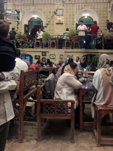 عکس رستوران حیاط خلوت