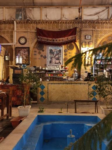 عکس رستوران حیاط خلوت