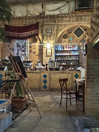 عکس رستوران حیاط خلوت