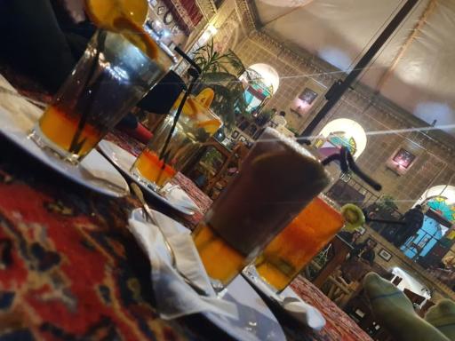 عکس رستوران حیاط خلوت