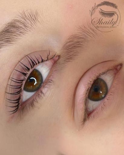 عکس آکادمی اکستنشن مژه حدیث بیابانی