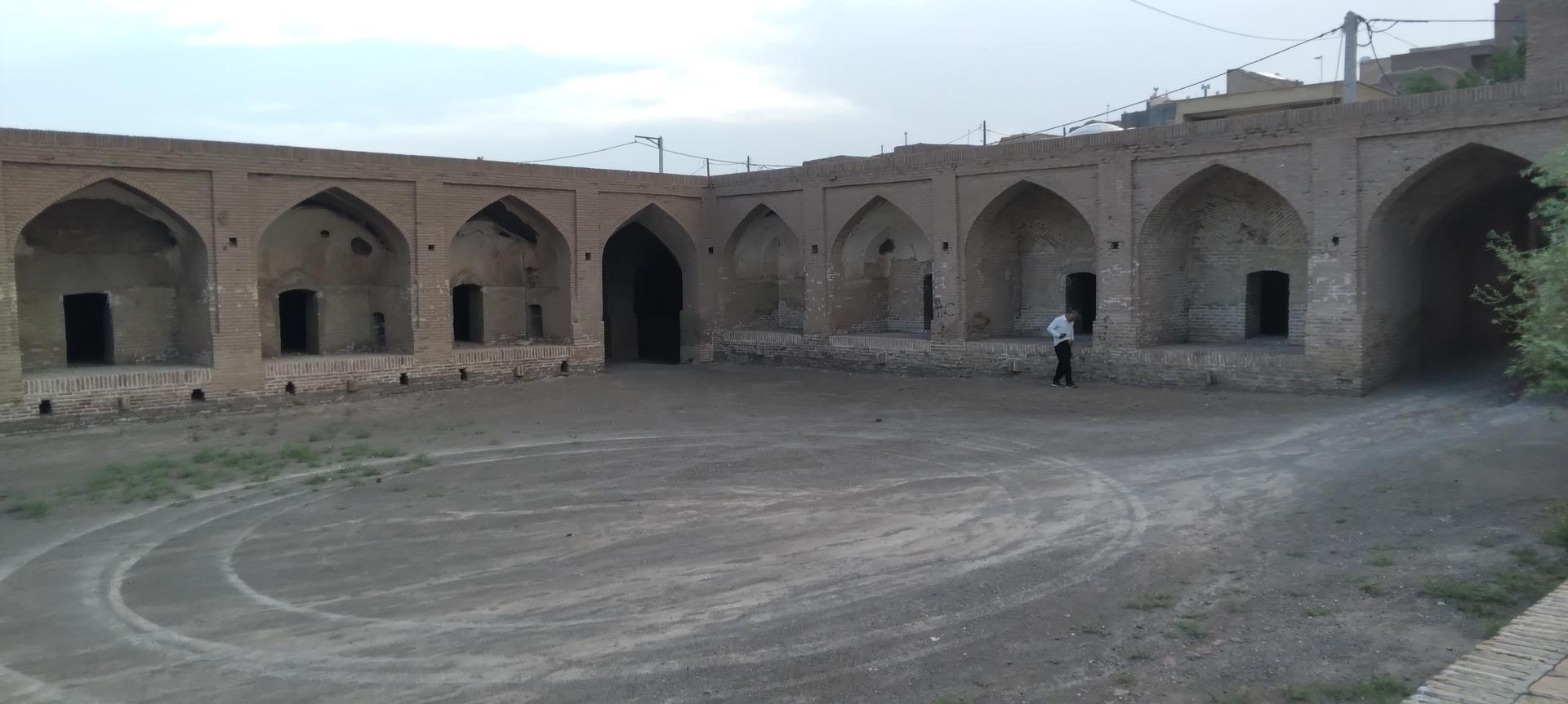 عکس کاروانسرای شاه‌عباسی عباس آباد