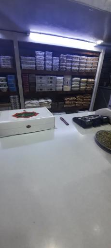 عکس بنگاه شیرینی سازی حاج خلیفه علی اکبر صفری و پسران